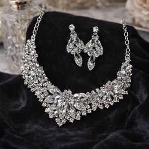 Elegant Silver Necklace and Earring Set